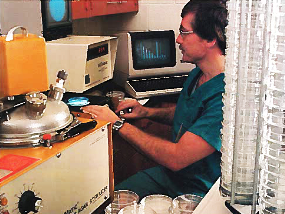 1980 Exxon Biomedical Sciences scientist at work